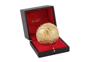 Lot 94 - A CASED ELIZABETH II STERLING SILVER ROYAL COMMEMORATIVE SURPRISE SPHERE, LONDON 1981 BY STUART DEVLIN (1931-2018)