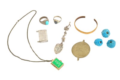Lot 176 - A MISCELLANEOUS GROUP OF JEWELLERY AND ACCESSORIES