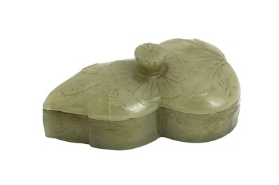 Lot 184 - A SMALL NEPHRITE JADE LIDDED BOX