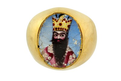 Lot 116 - A GOLD RING WITH A POLYCHROME-PAINTED ENAMEL PORTRAIT OF FATH 'ALI SHAH (R.1797 - 1834)