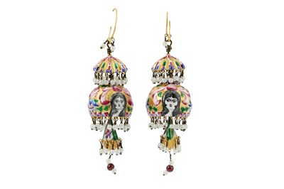 Lot 117 - A PAIR OF POLYCHROME-PAINTED ENAMELLED GILT-COPPER EARRINGS