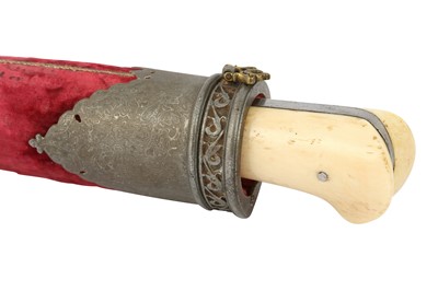 Lot 416 - λ AN IVORY-HILTED DAGGER (PESH KABZ) WITH SHEATH