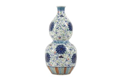 Lot 352 - A CHINESE DOUBLE GOURD 'LOTUS SCROLL' VASE.