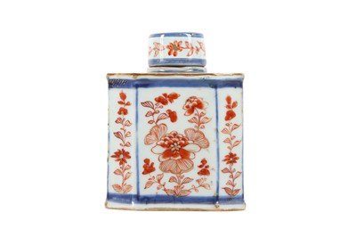 Lot 604 - A CHINESE IMARI TEA CADDY AND COVER.