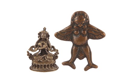 Lot 426 - A TIBETAN MINIATURE SILVERED-BRONZE FIGURE OF VAJRASATTVA AND A SMALL BRONZE 'KARURA' PLAQUE.