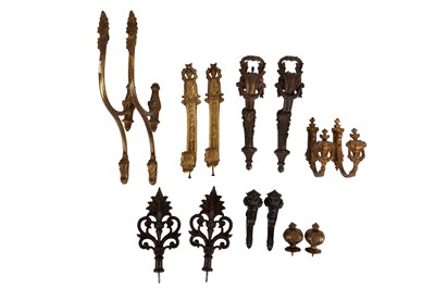 Lot 176 - A COLLECTION OF CURTAIN FURNITURE AND ACCESSORIES