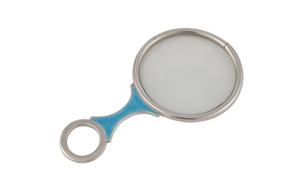 Lot 47 - A GEORGE V STERLING SILVER AND BLUE GUILLOCHE ENAMEL MAGNIFYING GLASS