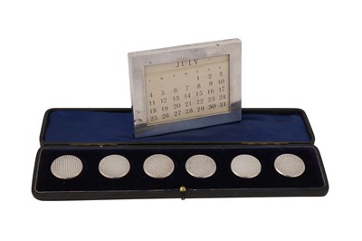 Lot 44 - A CASED EARLY 20TH CENTURY SET OF SIX SILVER BUTTONS, BIRMINGHAM CIRCA 1902 BY REYNOLDS & WESTWOOD