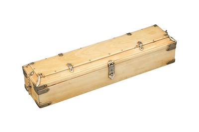 Lot 535 - λ A SILVER-MOUNTED IVORY SCRIBE'S PEN BOX