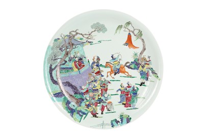 Lot 143 - A LARGE FAMILLE ROSE FIGURATIVE CHARGER.