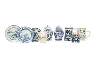 Lot 584 - A SMALL COLLECTION OF CHINESE PORCELAIN.