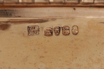 Lot 1 - A private collection of snuff boxes and vinaigrettes, lot 1-33: A George III silver gilt snuff box, London 1813 by Thomas Pemberton and Robert Mitchell (reg. 21st July 1813)