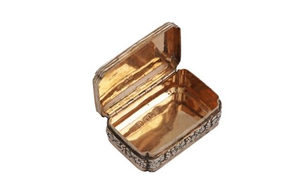 Lot 1 - A private collection of snuff boxes and vinaigrettes, lot 1-33: A George III silver gilt snuff box, London 1813 by Thomas Pemberton and Robert Mitchell (reg. 21st July 1813)