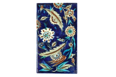 Lot 514 - AN IZNIK-STYLE KUTAHYA POTTERY TILE