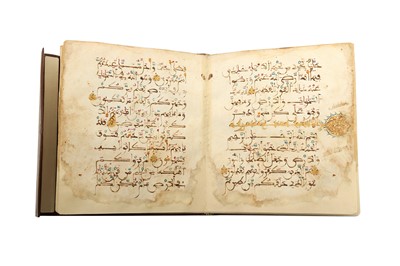 Lot 318 - A MAGHRIBI QUR'AN SECTION: SURA AN-NISA (4), V. 2 TO SURA AL-AN'AM (6), V. 67