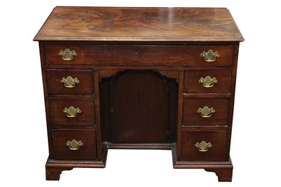 Lot 194 - A GEORGIAN MAHOGANY KNEEHOLE DESK