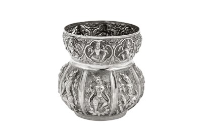 Lot 150 - A late 19th century / early 20th century Anglo – Indian unmarked silver bowl or vase, Madras circa 1900