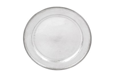 Lot 387 - A large Alexander I early 19th century Russian 84 zolotnik silver charger, Saint Petersburg 1803 by Carl Frederick Brendenberg (active 1788-1821)