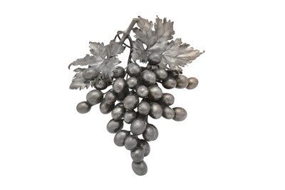Lot 92 - A late 20th century Italian sterling silver model of grapes, Milan circa 1990 by Fredrico Buccellati