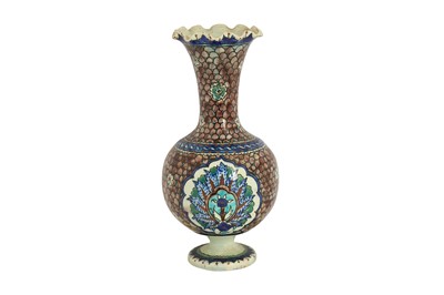 Lot 497 - A SOUVENIR FROM KUTAHYA: A FRILLED-RIM POTTERY VASE