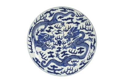Lot 588 - A CHINESE BLUE AND WHITE 'DRAGON' DISH.