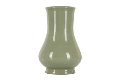 Lot 150 - A CHINESE LONGQUAN CELADON VASE.