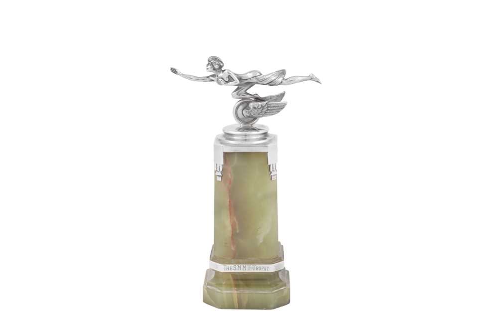 Lot 119 - An Elizabeth II sterling silver and onyx motoring trophy, London 1952 by Goldsmiths and Silversmiths