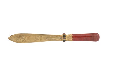 Lot 120 - A cased early 20th century Scottish gilt bronze and agate set paper knife, Edinburgh circa 1925