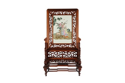 Lot 364 - A CHINESE FAMILLE ROSE 'IMMORTALS' PLAQUE.