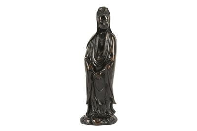Lot 160 - A CHINESE BRONZE STANDING FIGURE OF GUANYIN.
