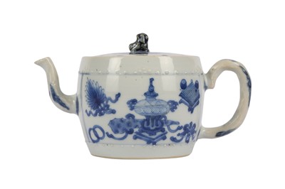 Lot 10 - A CHINESE BLUE AND WHITE BARREL-SHAPED TEAPOT AND COVER.