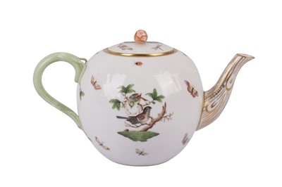 Lot 380 - A LARGE HEREND PORCELAIN TEA POT, 20TH CENTURY