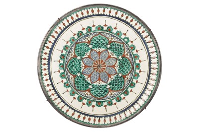 Lot 675 - A PERSIAN TIN GLAZED EARTHENWARE PLATE