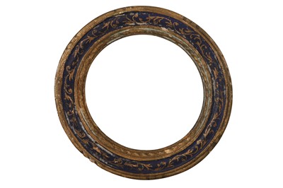 Lot 119 - A VENETIAN STYLE LATE 18TH CENTURY CARVED AND GILDED MINIATURE TONDO FRAME