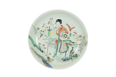 Lot 7 - A CHINESE FAMILLE VERTE 'LADY AND BOY' DISH.