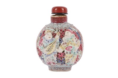 Lot 148 - A CHINESE FAMILLE ROSE BISCUIT RETICULATED SNUFF BOTTLE.