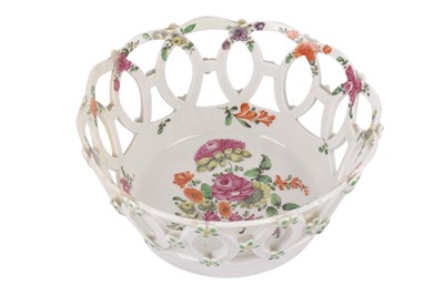 Lot 365 - A CHELSEA PORCELAIN BASKET, 18TH CENTURY