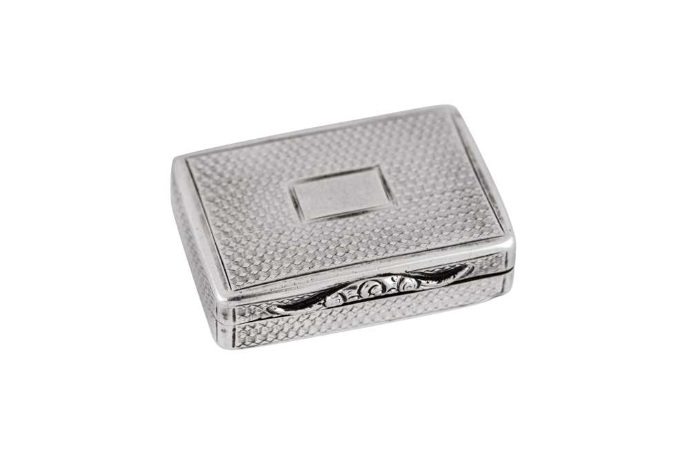 Lot 23 - A William IV sterling silver vinaigrette, Birmingham 1831 by Nathaniel Mills