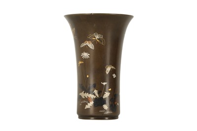 Lot 496 - A JAPANESE BRONZE INLAID BEAKER.