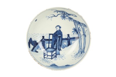Lot 498 - A CHINESE BLUE AND WHITE 'LADY' SAUCER DISH.