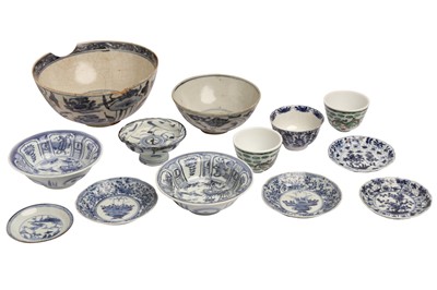 Lot 647 - A PROVINCIAL MING BLUE AND WHITE PORCELAIN BOWL