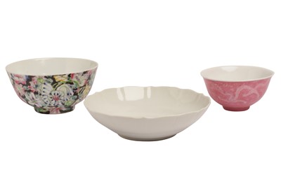 Lot 630 - A CHINESE PORCELAIN MILLEFLEUR BOWL, 20TH CENTURY
