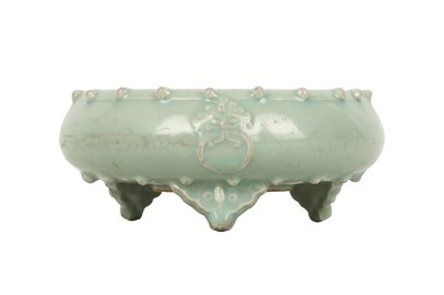 Lot 1046 - A CHINESE LONGQUAN CELADON TRIPOD INCENSE BURNER.