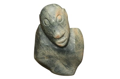 Lot 46 - CLAUD NYANHONGO (ZIMBABWE, B. 1934): AN AFRICAN  CARVED SERPENTINE SCULPTURE 'PARAMOUNT CHIEF'