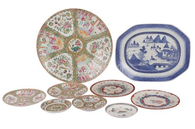 Lot 625 - A CHINESE BLUE AND WHITE PORCELAIN OCTAGONAL DISH, LATE 18TH CENTURY