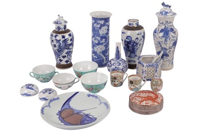 Lot 677 - A CHINESE BLUE AND WHITE PORCELAIN SLEEVE VASE, EARLY 20TH CENTURY
