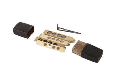 Lot 106 - A CASED SET OF EARLY 20TH CENTURY BONE AND IVORY MICROSCROPE SLIDES