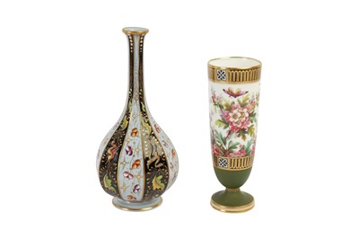 Lot 364 - A STAFFORDSHIRE BLUE PORCELAIN BOTTLE VASE, CIRCA 1850