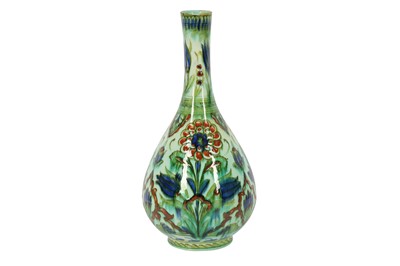 Lot 711 - AN IZNIK-STYLE CANTAGALLI POTTERY VASE