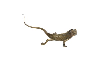 Lot 173 - A CEYLONESE BRASS LIZARD, EARLY 20TH CENTURY
